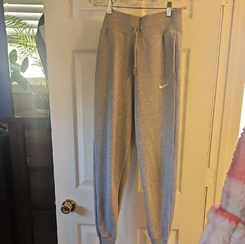 Nike Women's Heather Gray Joggers